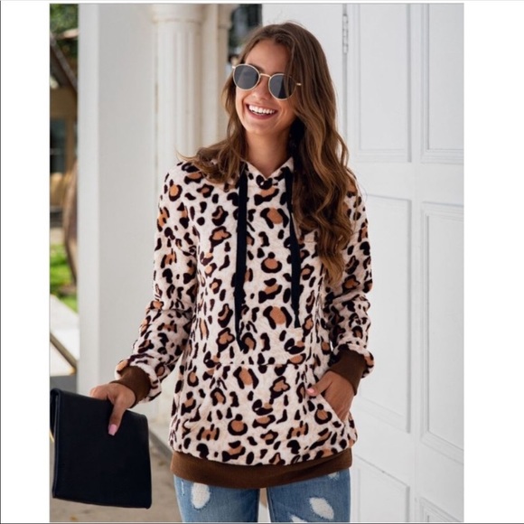 2xHost pick NWT Adorable leaped print hoodie - Picture 2 of 6